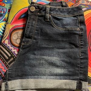 Brand New! Worn Once blue jean *Fashion Nova* short shorts
